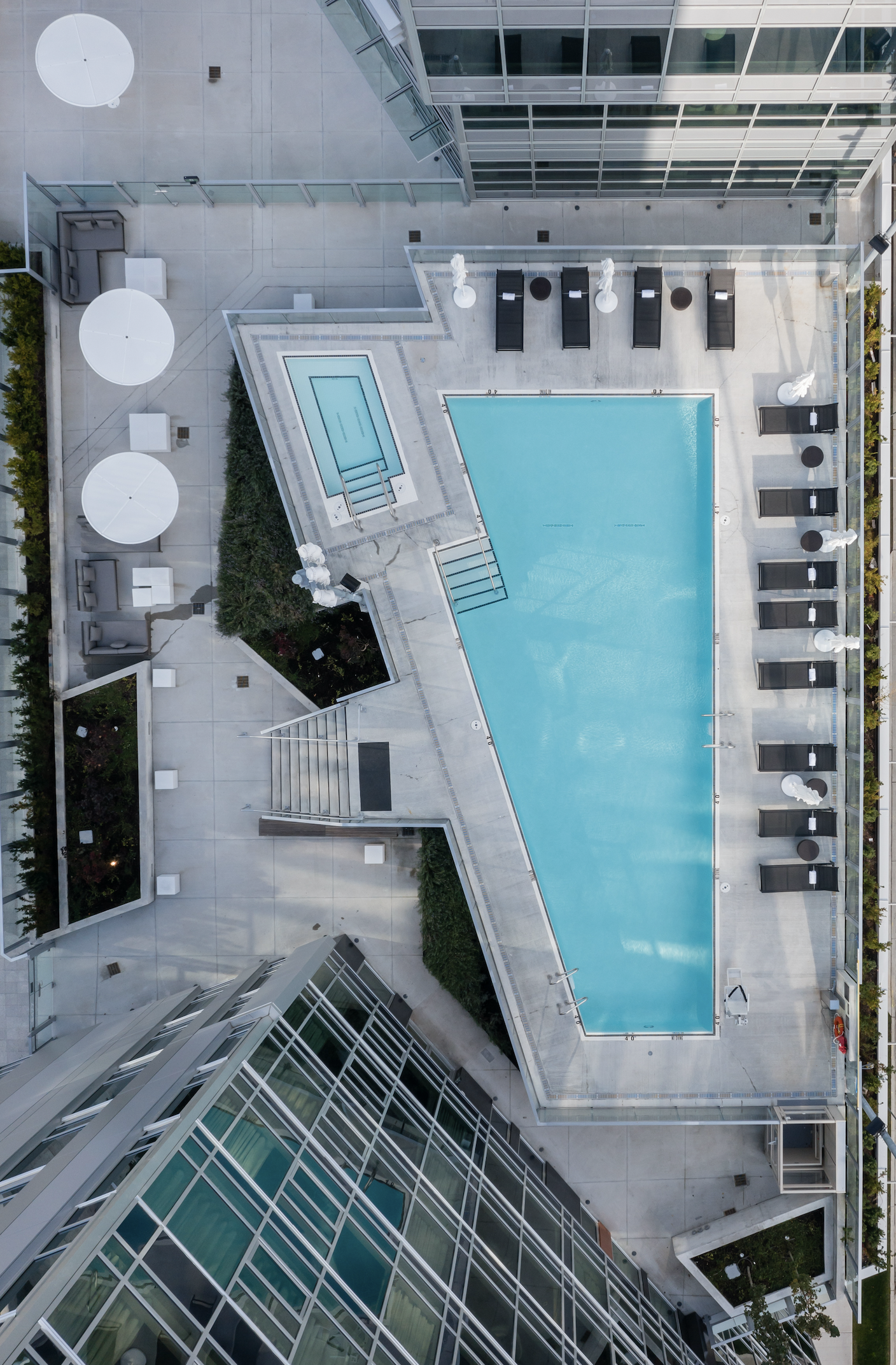 Versante Hotel Pool (Vertical)